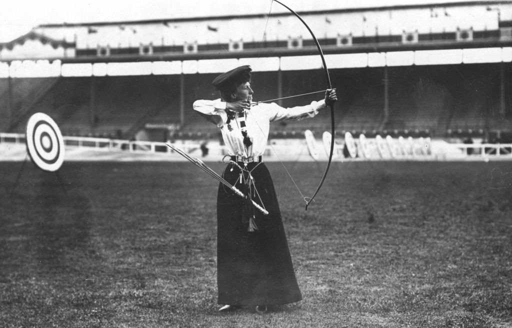 Queenie Newall, vencedora em Arco, nos Jogos Olímpicos de Londres em 1908 (Foto: Allsport Hulton/Archive)